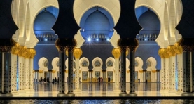 Niebieska godzina w meczecie/ Abu Dhabi
