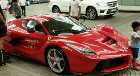 Wypożyczalnia ferrari Dubaj